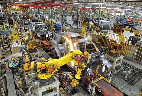 Car and SUV sales rev past 300,000 units for sixth straight month in November