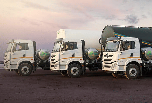 Decarbonizing Long-Haul Trucking: Why LNG and EVs Are the Twin Engines of India's Clean Mobility Future 